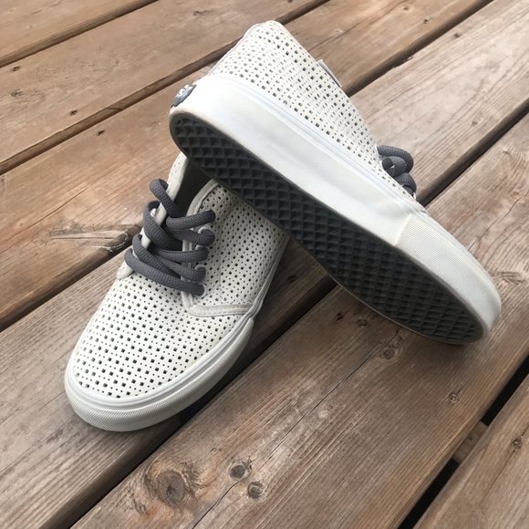 RARE VAULT Vans Perforated Leather Chukka Boot - Picture 3 of 6